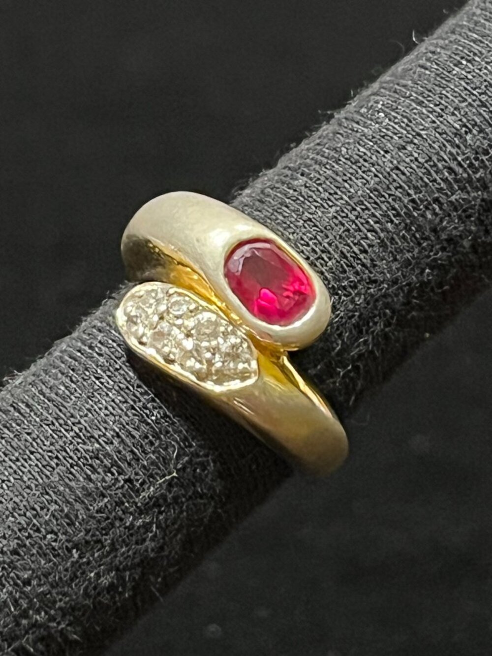Vintage Chunky Gold Tone Bypass Ring Ruby Red Glass Faux Diamond Pavé Sz 6